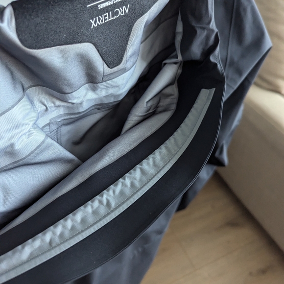 Arcteryx Women Zeta AR Jacket - Picture 10 of 13